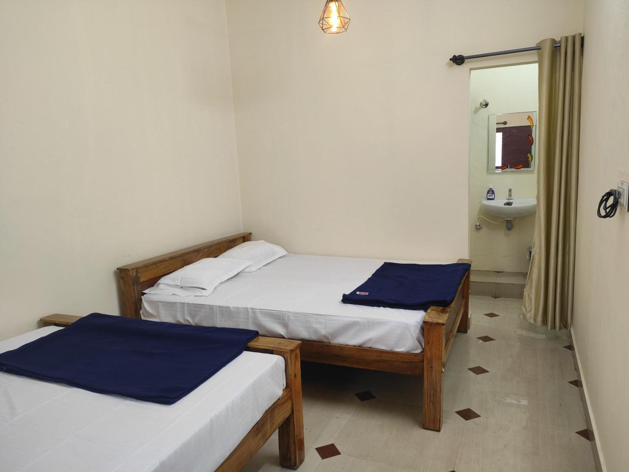 Nest Inn Service Rooms Chikmagalūr Exteriör bild
